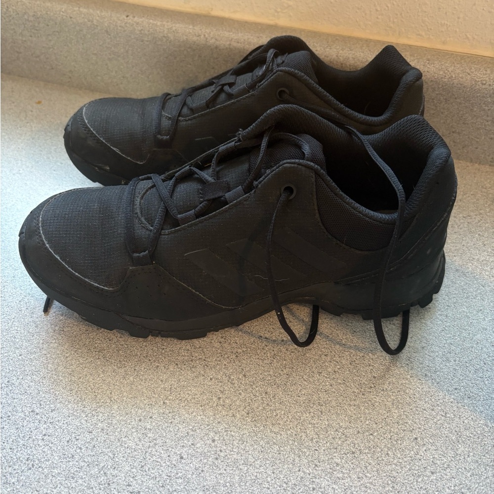 Adidas Black Athletic Shoes youth 6